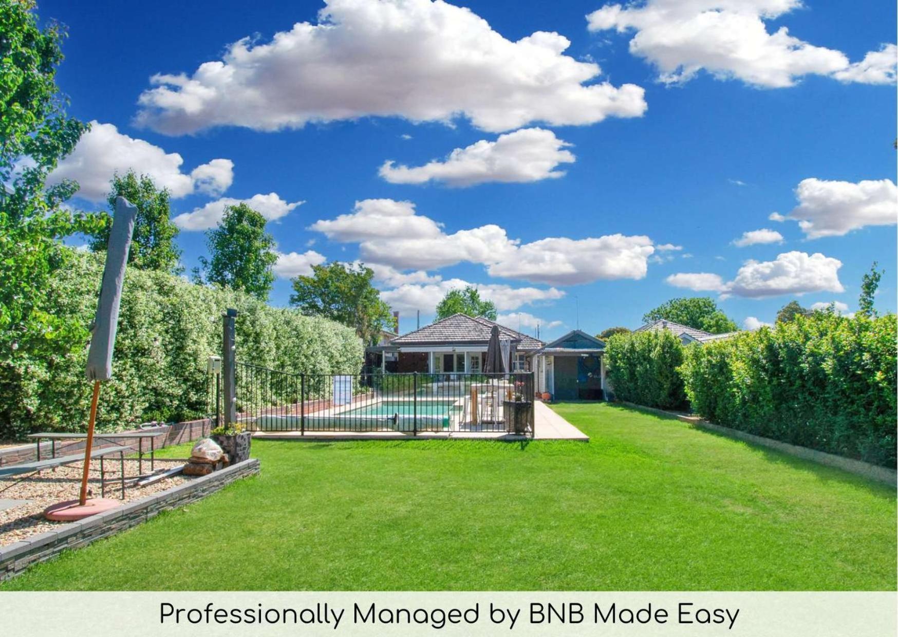 The Macleay - Poolside Entertainer, Pet Friendly Villa Wagga Wagga Exterior photo